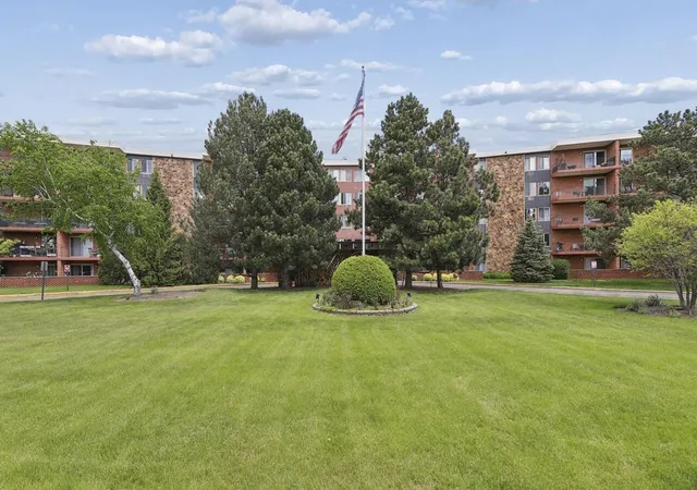 18-e-old-willow-rd-213n-prospect-heights-il-60070/hzid_9e4310db