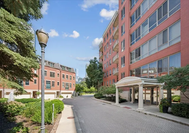 400-n-clinton-st-207-chicago-il-60654/hzid_e7bf28a8