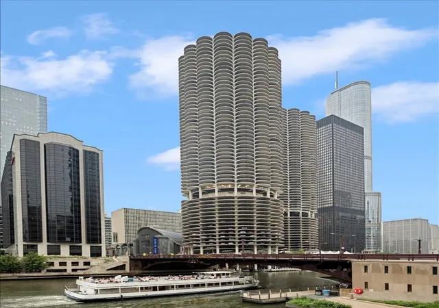 300-n-state-st-3206-chicago-il-60654/hzid_ef7c1d99