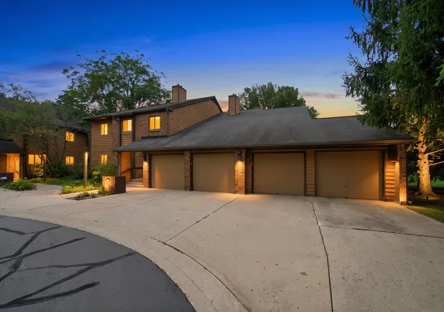 650-waverly-dr-d-elgin-il-60120/hzid_2730cd9c