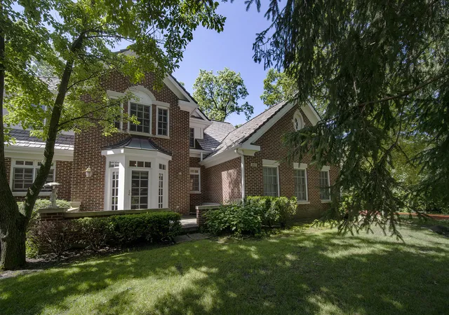 863-gloucester-xing-lake-forest-il-60045/hzid_c4dca557