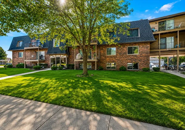 444-cavalier-ct-3-1-west-dundee-il-60118/hzid_7c36eb73