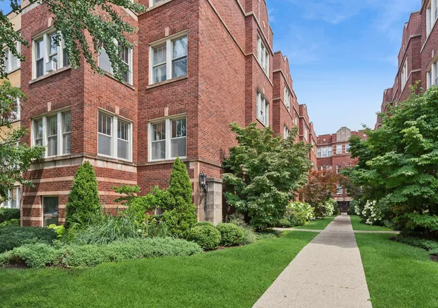 240-s-maple-ave-3w-oak-park-il-60302/hzid_2a382438