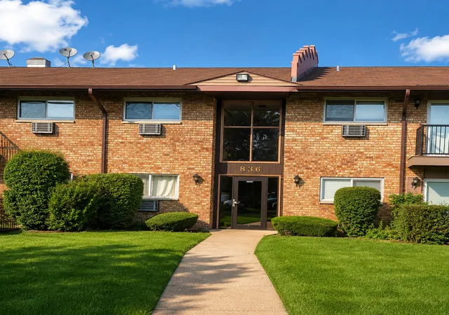 836-e-old-willow-rd-11111-prospect-heights-il-60070/hzid_b04fa5c2