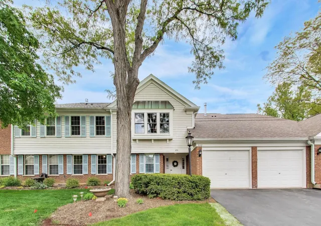 592-edinburgh-ln-b-prospect-heights-il-60070/hzid_63ae2699
