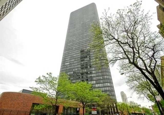 5415-n-sheridan-rd-3611-chicago-il-60640/hzid_3aab014a