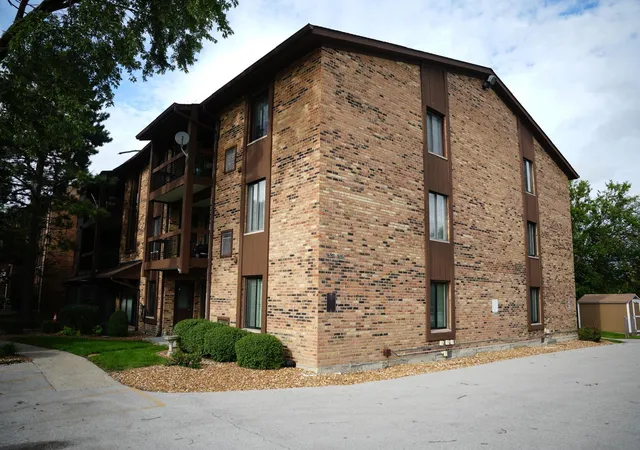 7505-175th-street-132-tinley-park-il-60477/hzid_155d5324