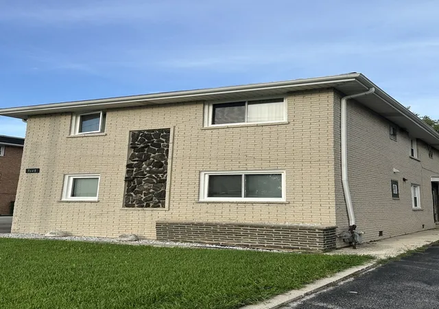 7645-s-roberts-rd-bridgeview-il-60455/hzid_1b42880b