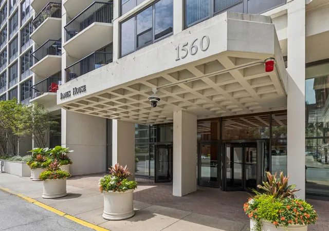 1560-n-sandburg-ter-1010j-chicago-il-60610/hzid_c87b95ac