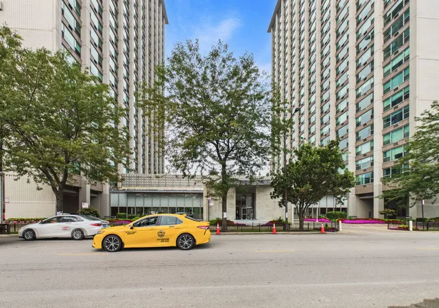 3600-n-lake-shore-dr-2324-chicago-il-60613/hzid_3cf94ae7