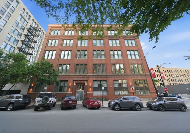 331-s-peoria-st-107-chicago-il-60607/hzid_17564049