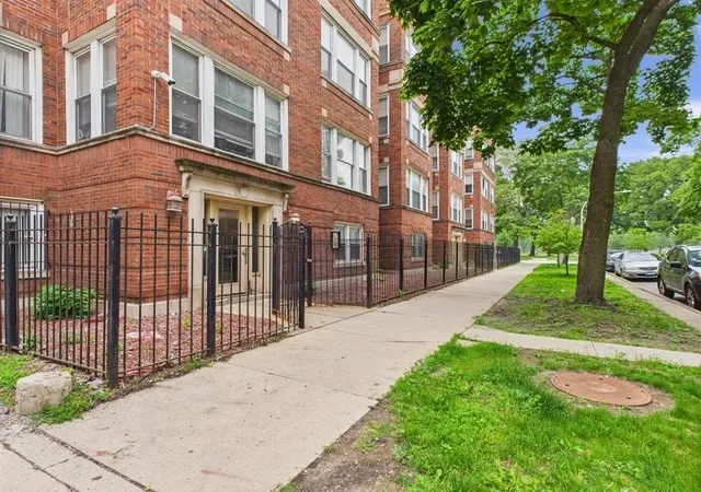 1729-e-67th-street-2e-chicago-il-60649/hzid_5090e9f6