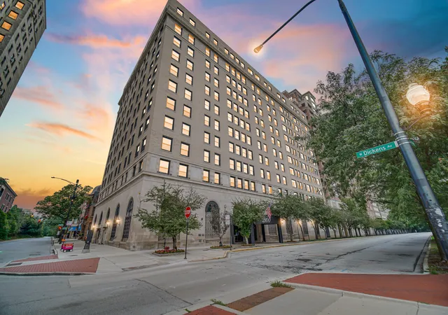 2100-n-lincoln-park-w-ave-7fn-chicago-il-60614/hzid_35ecd525