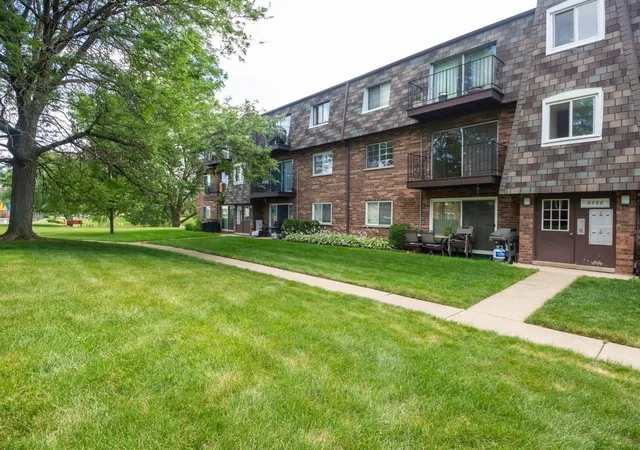 9388-bay-colony-dr-2n-des-plaines-il-60016/hzid_91ce0f1c