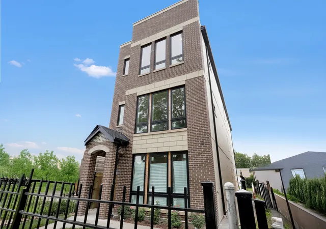 4217-s-indiana-ave-chicago-il-60653/hzid_109efad9