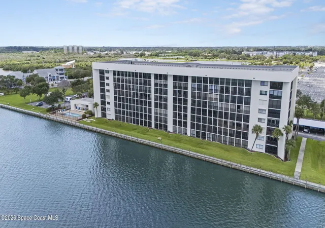 300-s-sykes-crk-pkwy-105-merritt-island-fl-32952/hzid_ca299481
