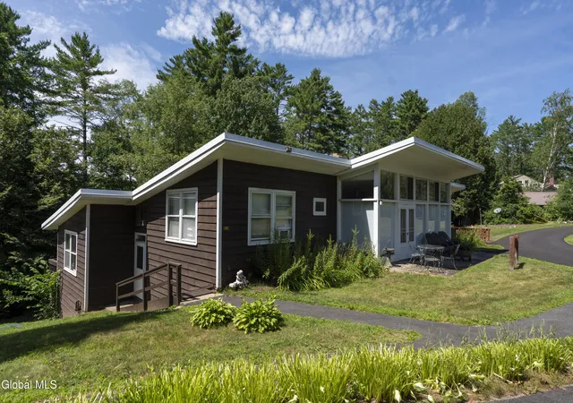 4-b-high-pines-ter-chestertown-ny-12817/hzid_00036964
