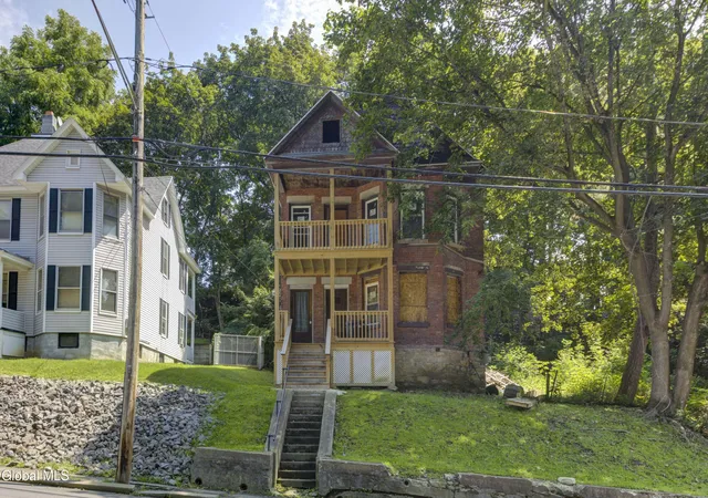 223-225-vrooman-ave-amsterdam-ny-12010/hzid_99a92957