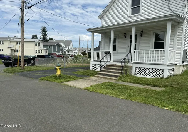 31-charles-st-waterford-ny-12188/hzid_8154c1d8
