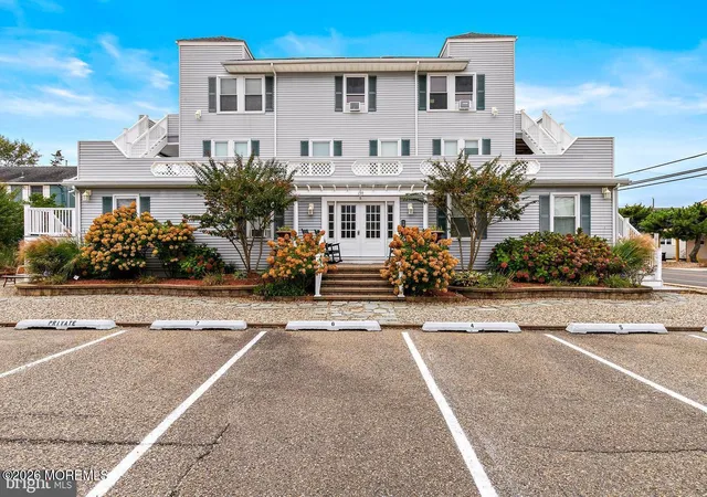 130-chatsworth-ave-1-beach-haven-nj-08008/hzid_5e68f055