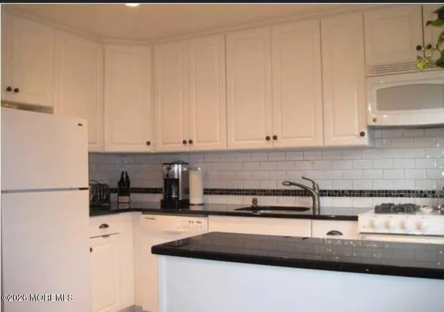 139-manor-dr-1305-red-bank-nj-07701/hzid_0d7d9b8b