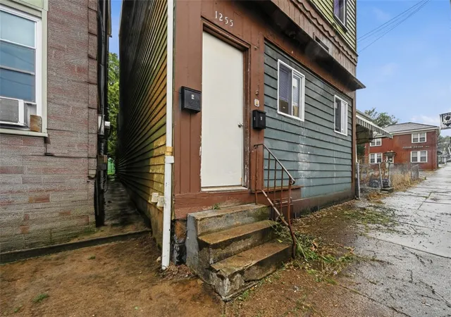 1255-chartiers-ave-mckees-rocks-pa-15136/hzid_cec2141f