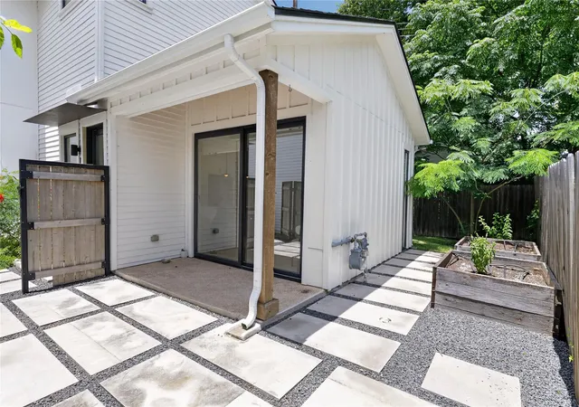 1816-adina-st-2-austin-tx-78721/hzid_d93674de