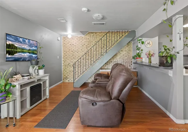 1192-s-eagle-cir-c-aurora-co-80012/hzid_6b335a52