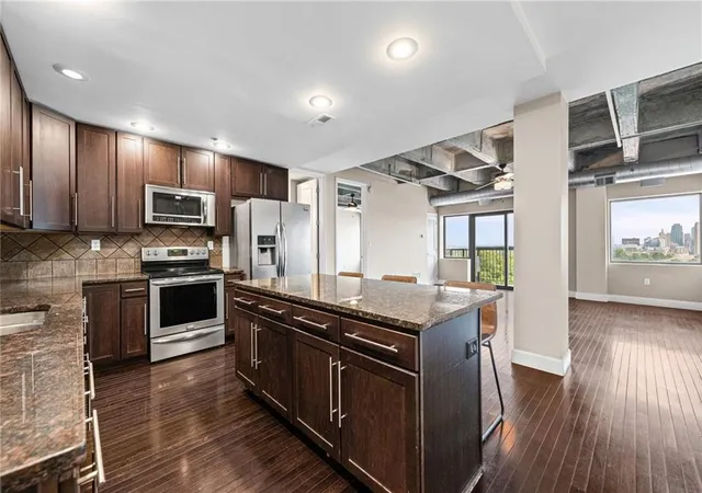 2940-baltimore-ave-1303-kansas-city-mo-64108/hzid_3f85808d