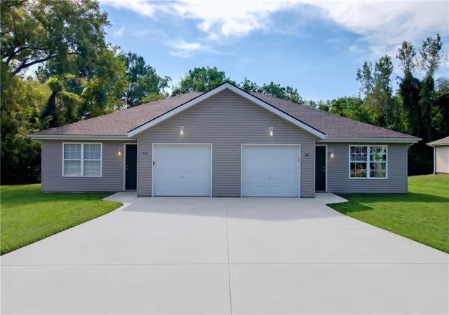 207-209-sycamore-st-harrisonville-mo-64701/hzid_00408cf8