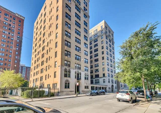 1755-e-55th-st-301-chicago-il-60615/hzid_ee6aebf7