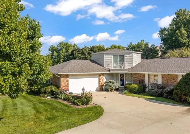 3812-fields-s-ct-3812-champaign-il-61822/hzid_a61852cb