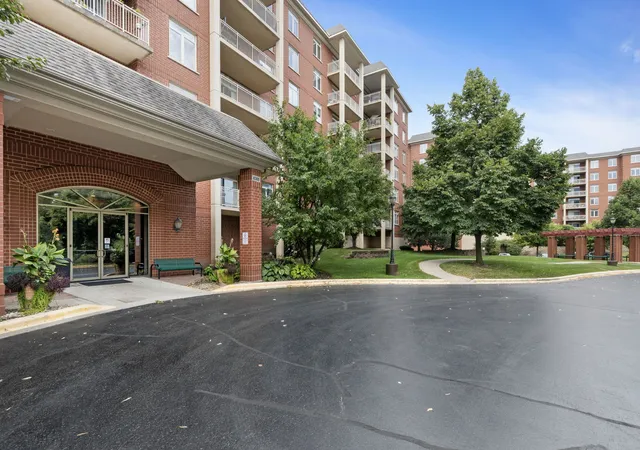 8300-callie-ave-601-morton-grove-il-60053/hzid_a47fa812