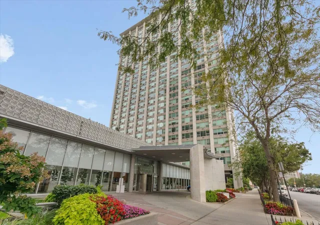 3600-n-lake-shore-dr-2220-chicago-il-60613/hzid_d417f93c