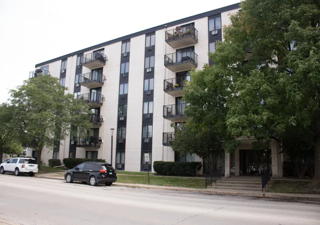9701-n-dee-rd-6m-niles-il-60714/hzid_64df9870
