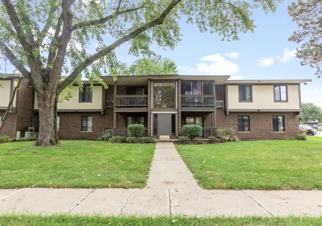 566-somerset-ln-4-crystal-lake-il-60014/hzid_73b6181a