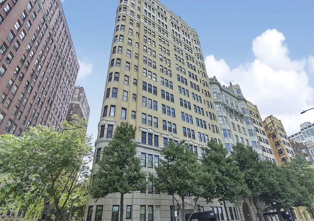 3300-n-lake-shore-dr-8d-chicago-il-60657/hzid_470d6755