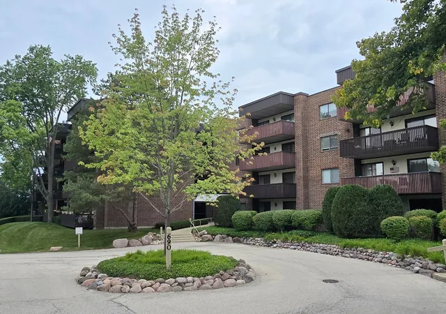 690-chandler-rd-408-gurnee-il-60031/hzid_5452526e