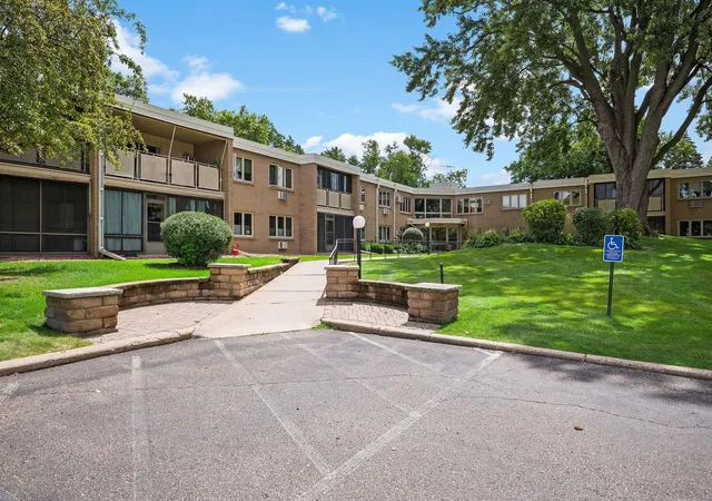 4380-brookside-ct-205-minneapolis-mn-55436/hzid_5b7e4fa2