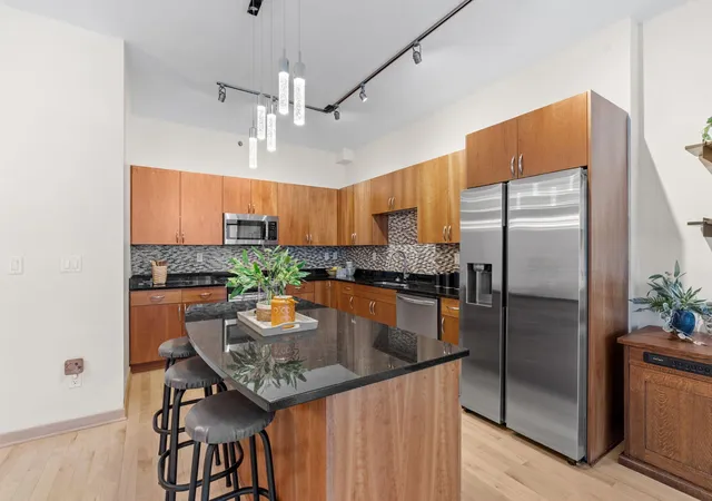 215-10th-avenue-s-207-minneapolis-mn-55415/hzid_b64b489c