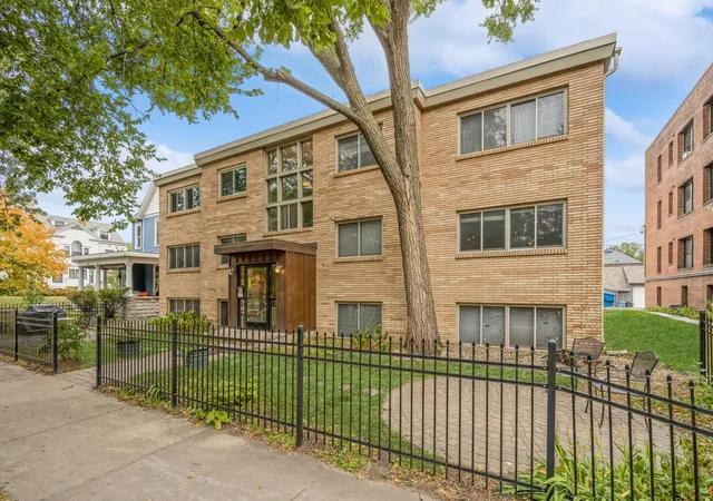 2507-bryant-ave-s-1-minneapolis-mn-55405/hzid_9811ad21