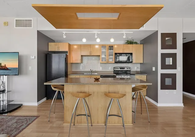 8151-33rd-avenue-s-501-minneapolis-mn-55425/hzid_5f0ffd8f
