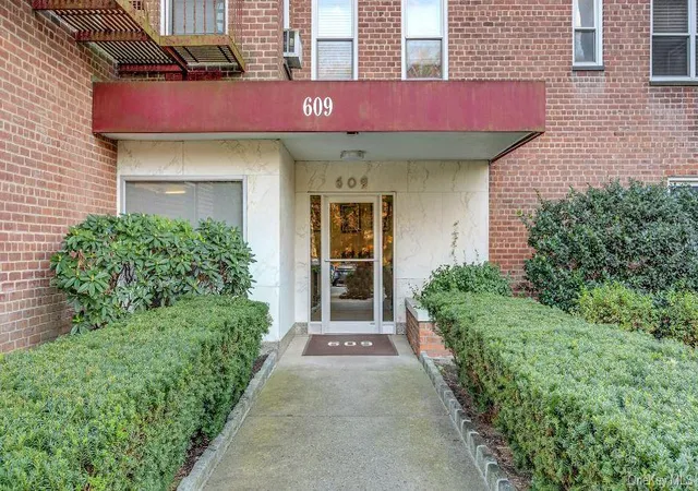609-palmer-rd-3m-yonkers-ny-10701/hzid_02e1ea2c