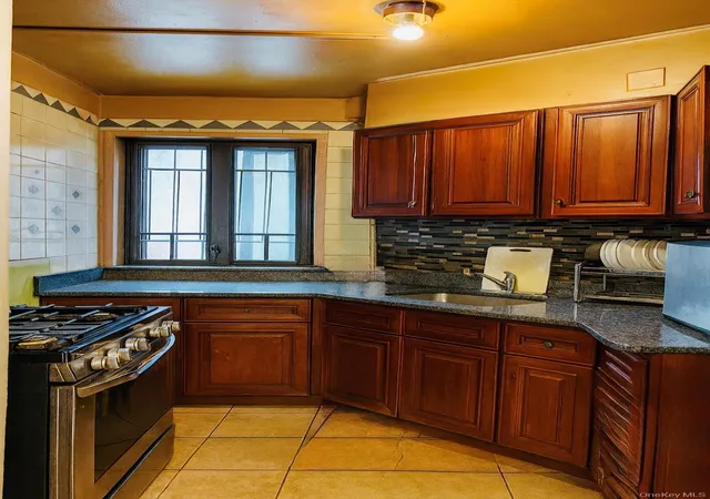 18-metropolitan-oval-3c-bronx-ny-10462/hzid_2de0ff91