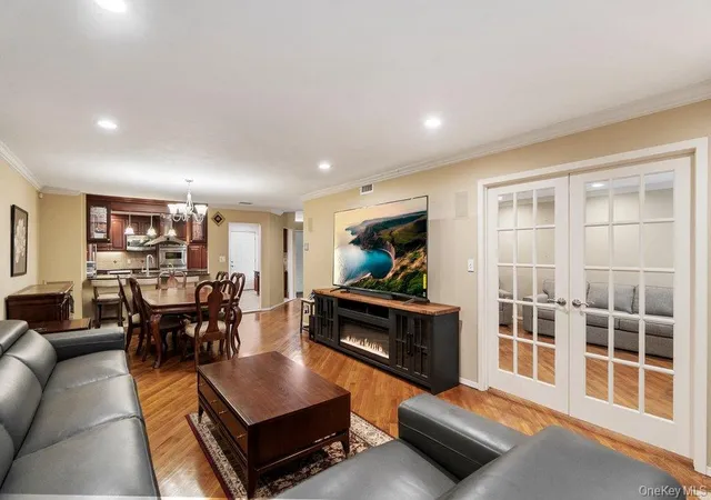 109-foxwood-dr-oyster-bay-ny-11753/hzid_d0f3e5ca