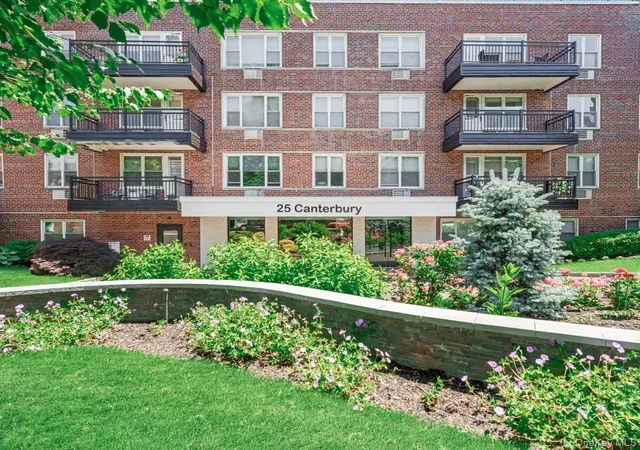 25-canterbury-rd-1m-north-hempstead-ny-11021/hzid_09690bed