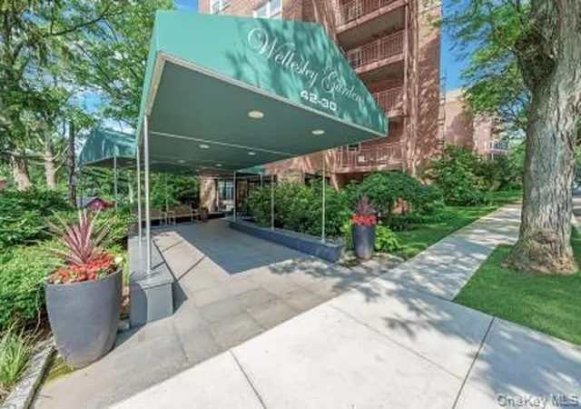 42-30-douglaston-pkwy-5k-new-york-ny-11363/hzid_b52daa8d