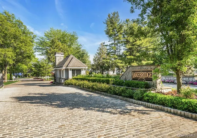 38-lakebridge-dr-s-smithtown-ny-11754/hzid_2221d7d5