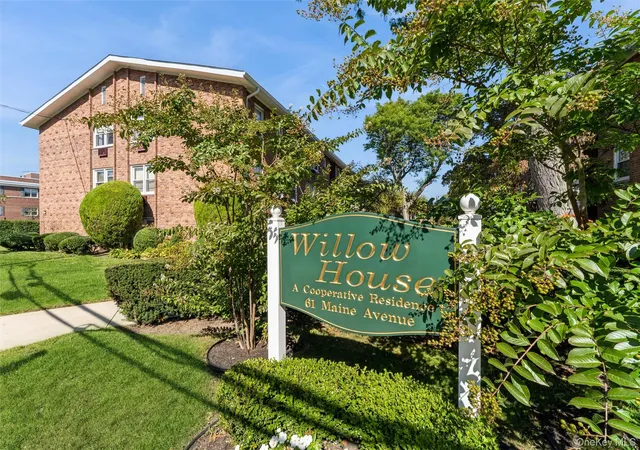 61-maine-ave-d14-hempstead-ny-11570/hzid_b56e50a3