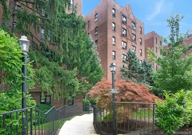 142-garth-rd-2s-eastchester-ny-10583/hzid_9b21ff9a